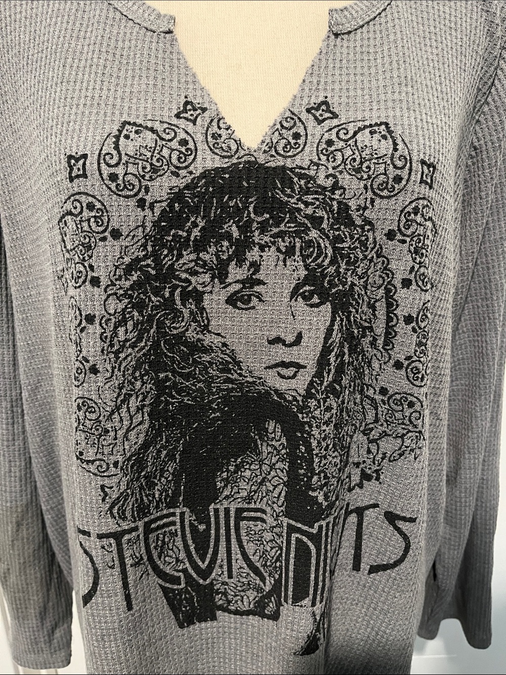 Torrid Stevie Nicks Music Graphic Design Waffle Knit V-Neck Thermal Top - Picture 6 of 12